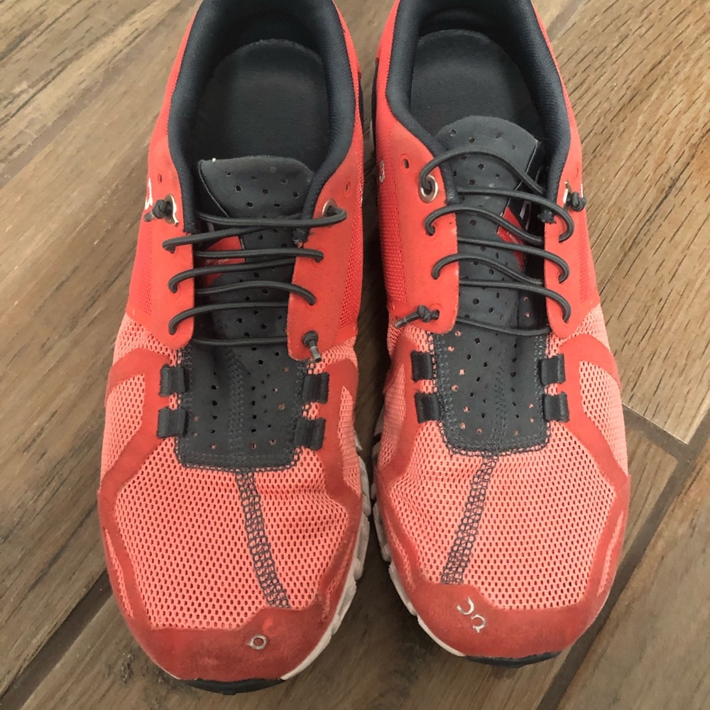 On cloud running shoe